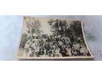 Снимка Банкя Мъже жени и деца пред Почивния дом 1954