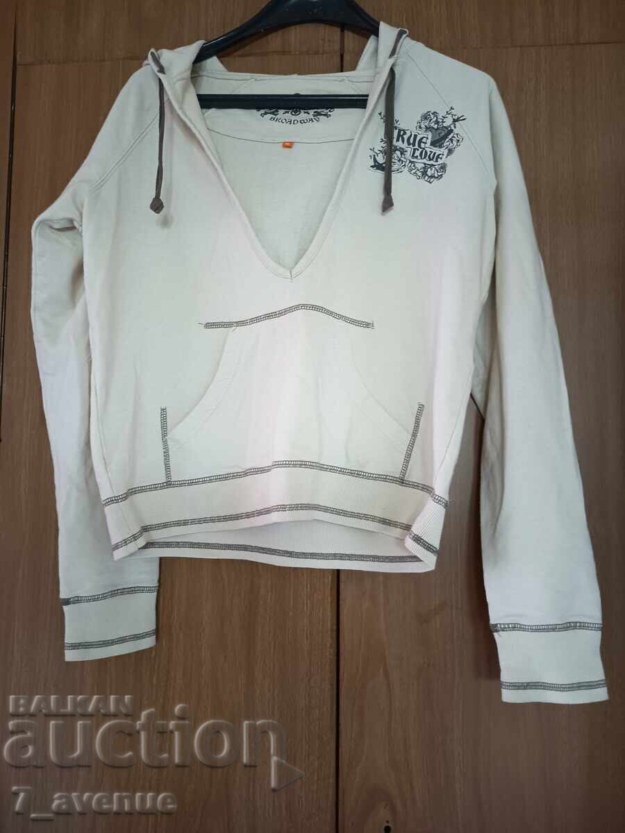 SWEATSHIRT. beautiful, comfortable, elegant