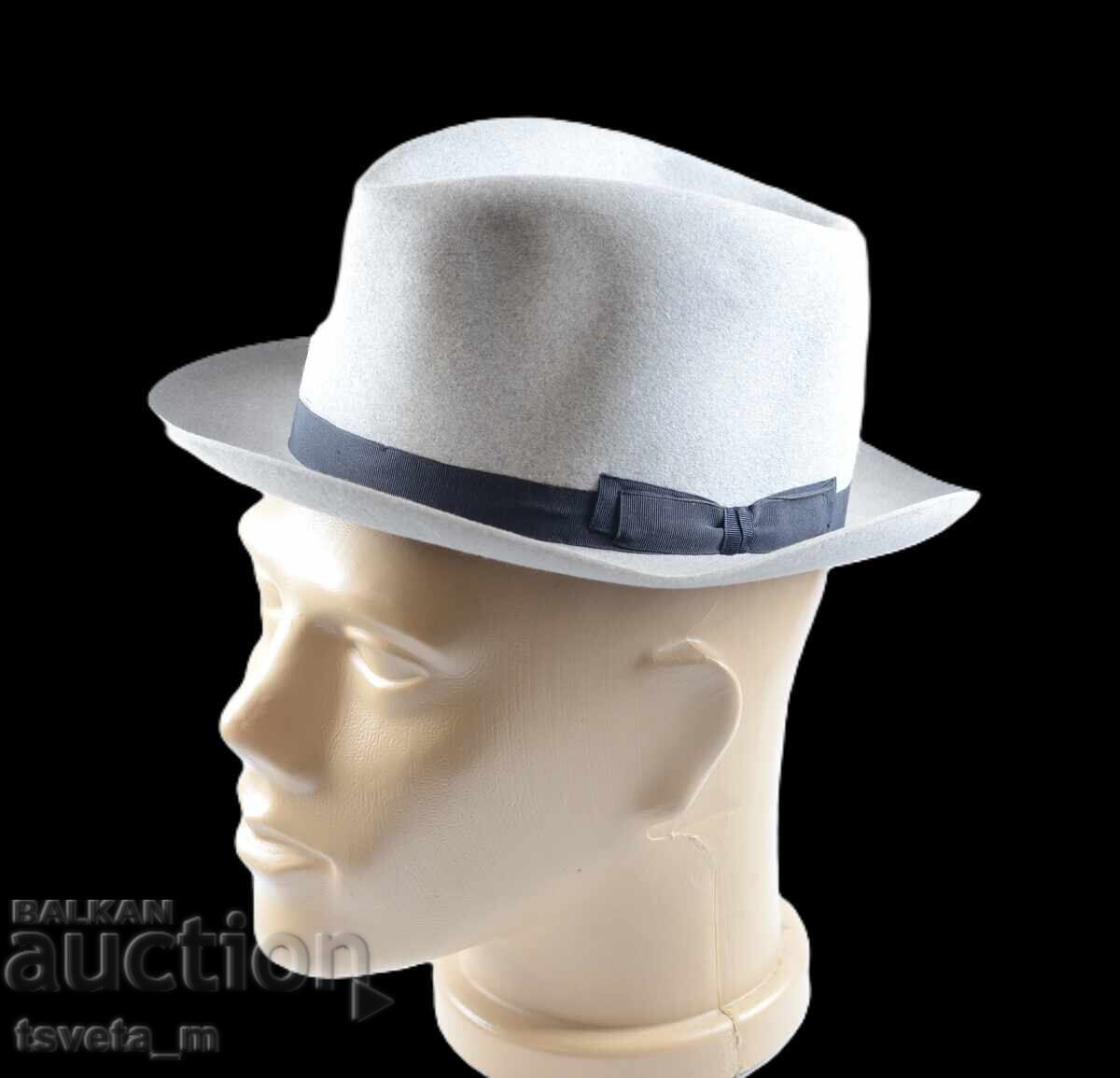 Vintage ανδρικό καπέλο από τσόχα με τιμή € 15.00 | 29.34 BGN Vintage ανδρικό καπέλο από τσόχα με τιμή € 15.00 | 29.34 BGN