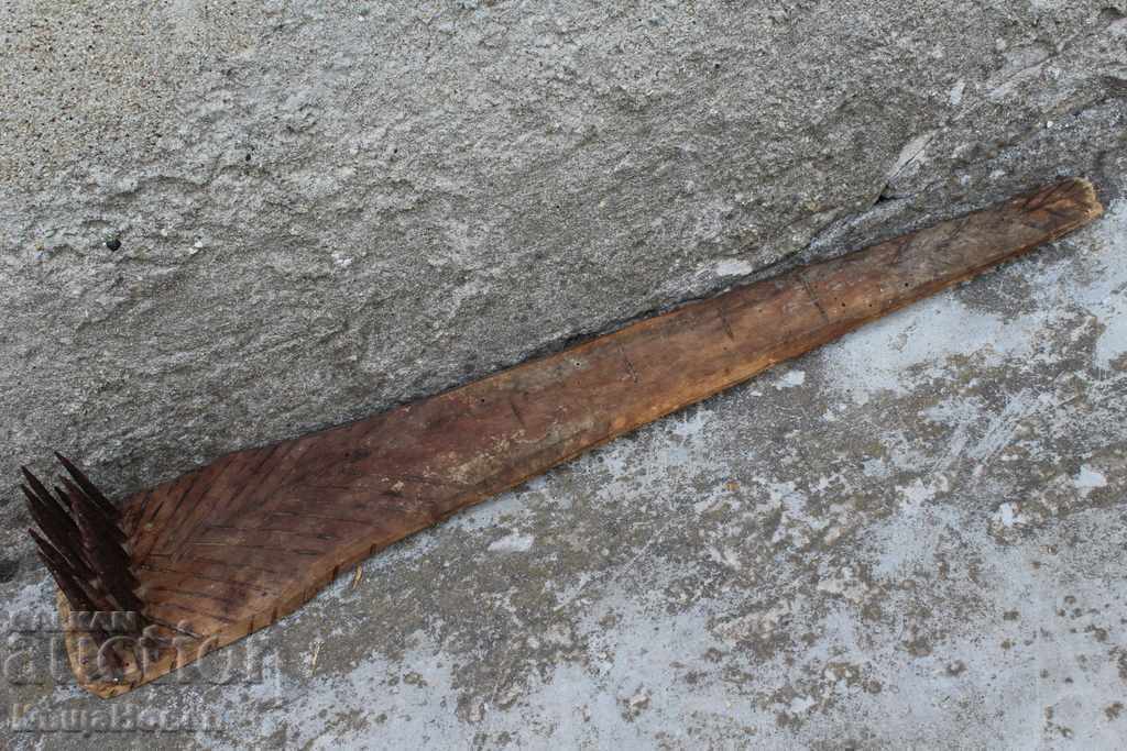 . OLD RARE DARRAC WOOL YARN PICK FORGED NAILS