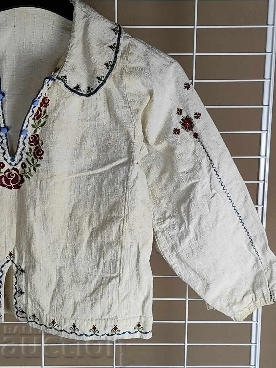 CAMASA DE FEMEI CU CUREA CU BRODERIE CAMASA 100 DE ANIVERSARE cu preț € 6.56 | 12.83 BGN