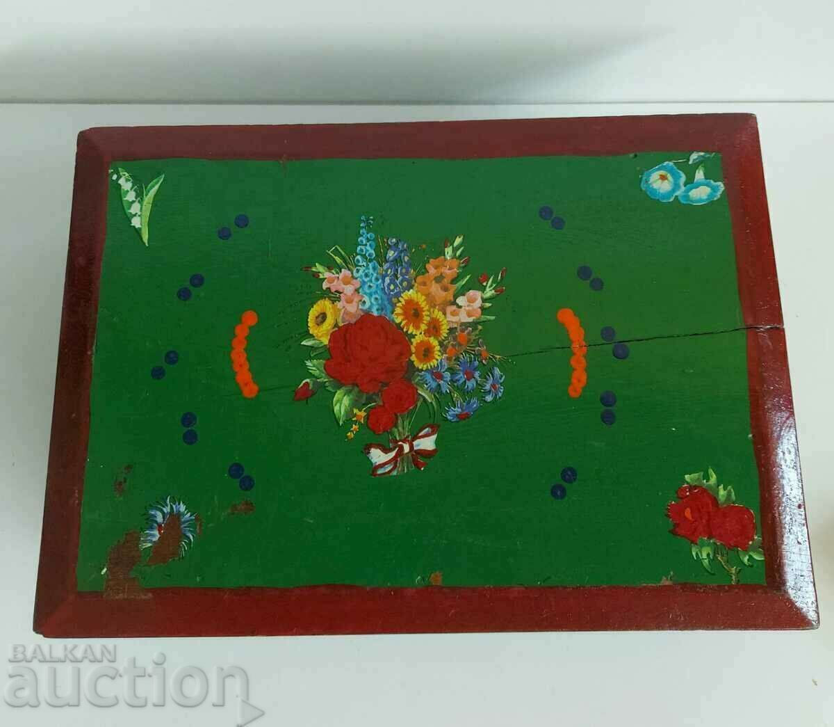 .CUTIE VECHE MARE DIN LEMN pictata manual