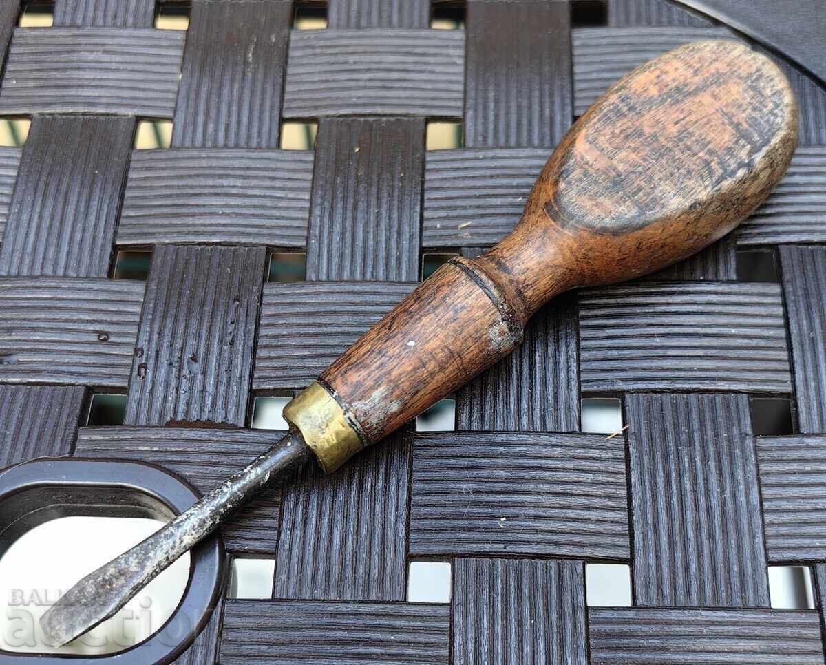 Livrarea VECHE ȘURUBELNIȚĂ CU MÂNER DE LEMN INSTRUMENT