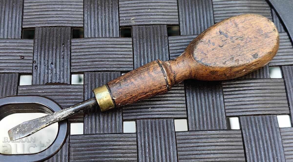 VECHE ȘURUBELNIȚĂ CU MÂNER DE LEMN INSTRUMENT