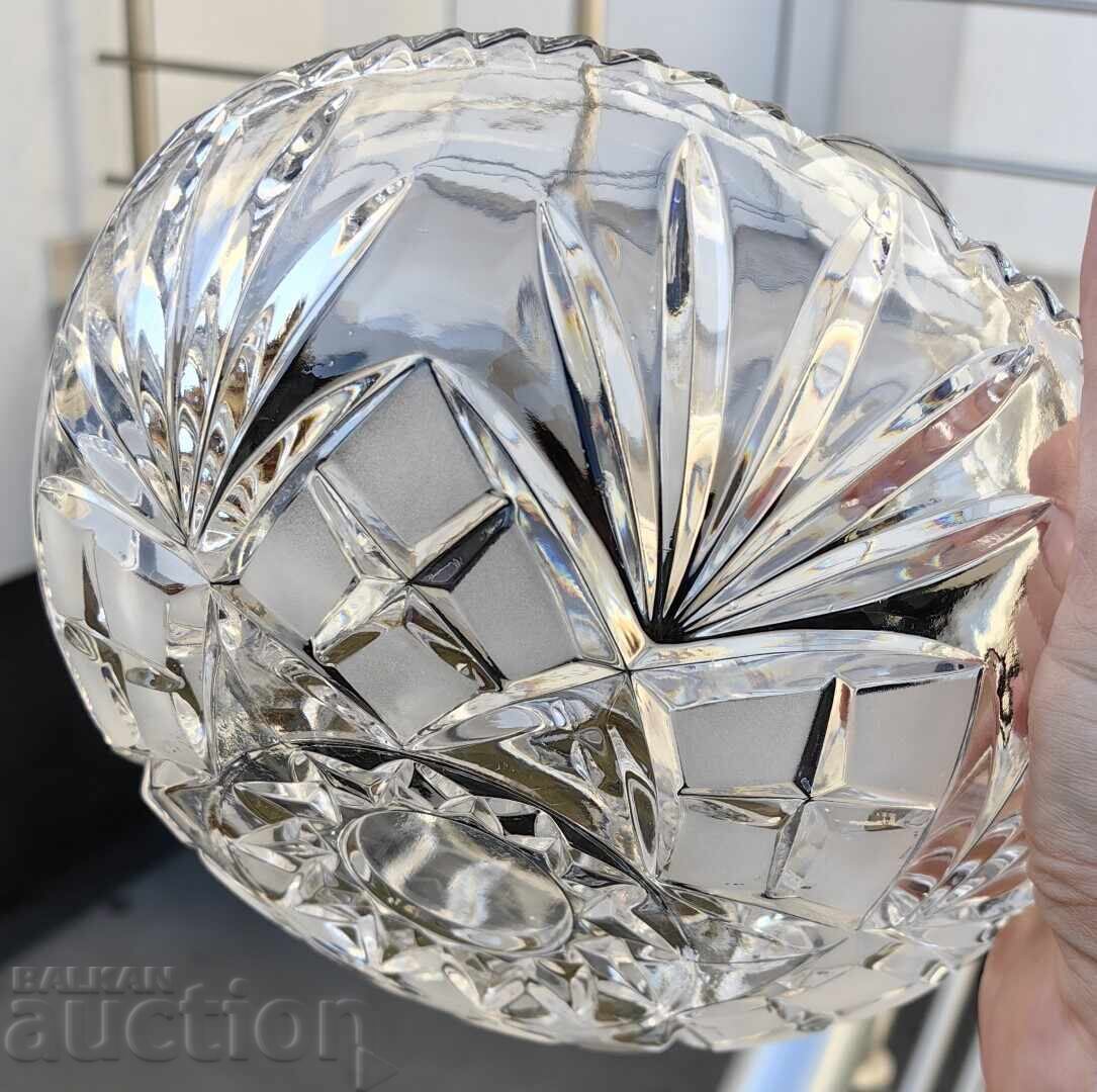 Licitație BOL VECHI DE CRISTAL, FRUCTIERĂ