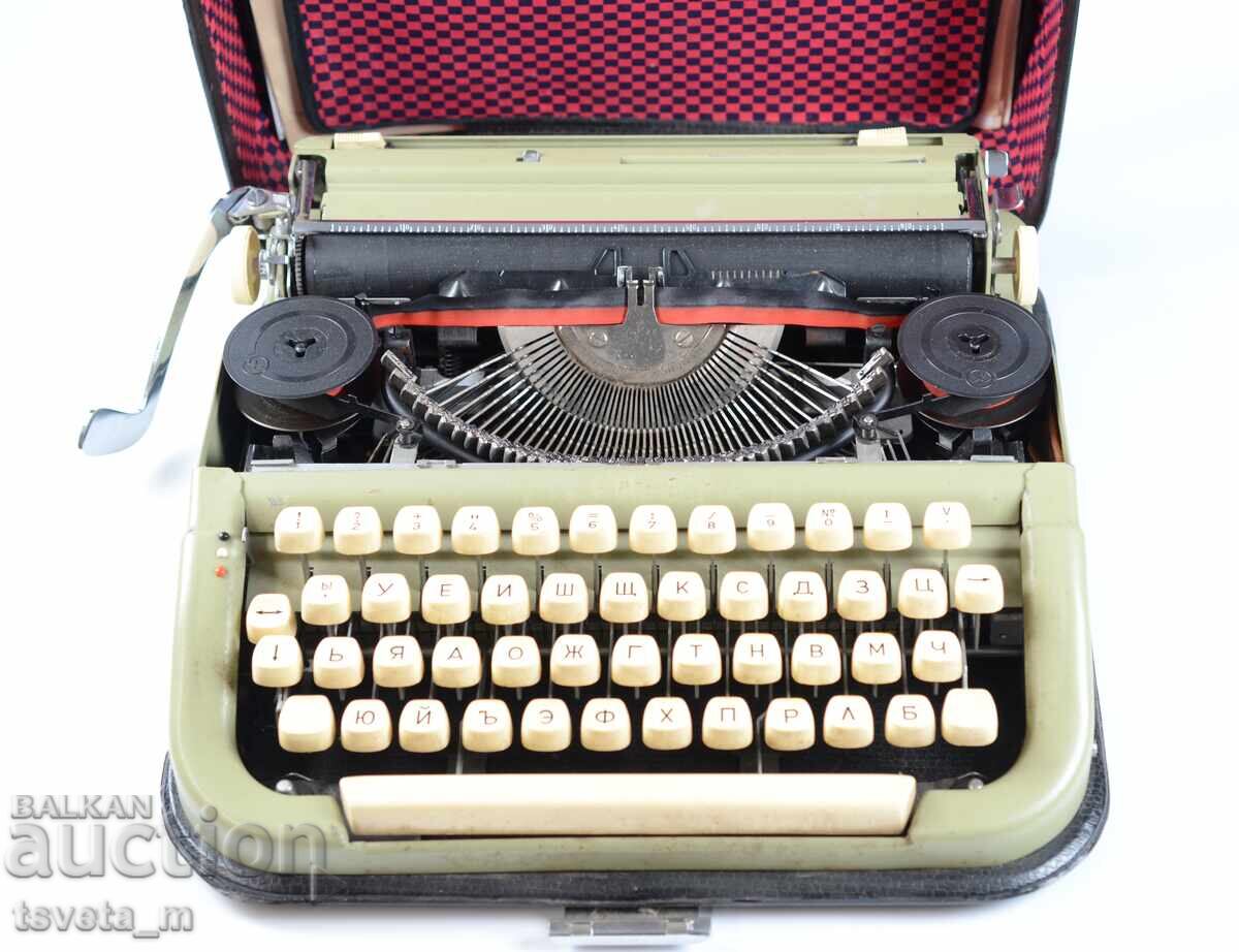 Bulgarian portable typewriter "Maritsa" socialist era with price € 25.00 | 48.90 BGN