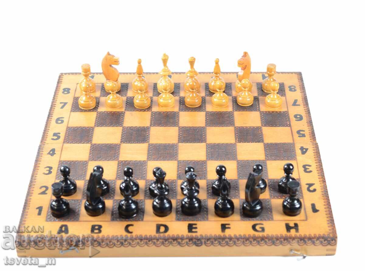 Auction Wooden Chess and Backgammon 34 x 34 cm Auction Wooden Chess and Backgammon 34 x 34 cm