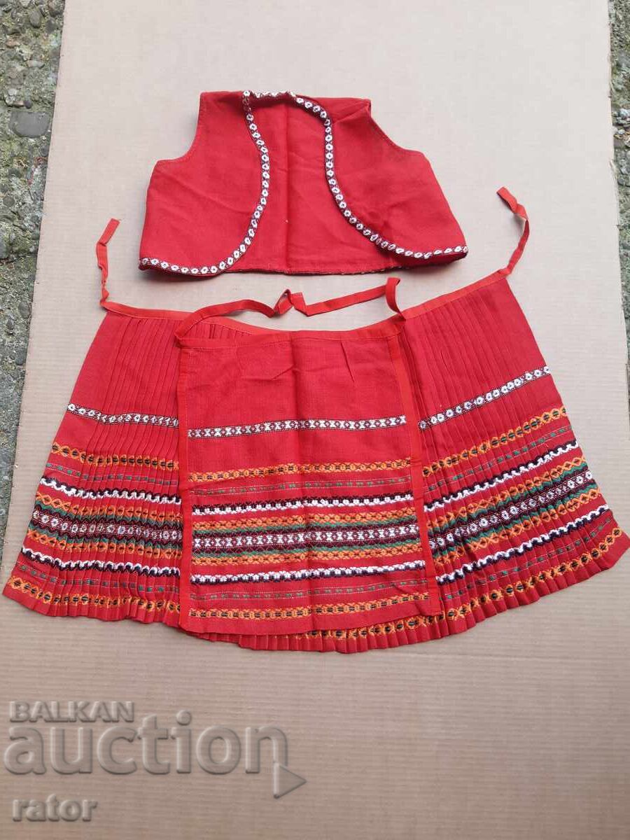 Costum popular vechi pentru copii - pișmal, șorț, vestă cu preț € 15.00 | 29.34 BGN