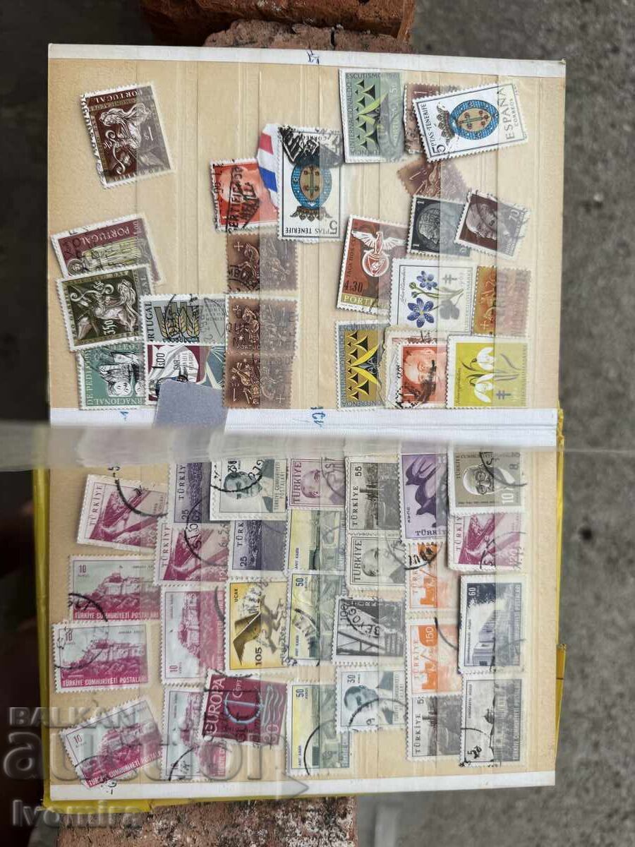 Μεγάλη παρτίδα από 3 άλμπουμ με γραμματόσημα από διάφορες χώρες Μεγάλη παρτίδα από 3 άλμπουμ με γραμματόσημα από διάφορες χώρες
