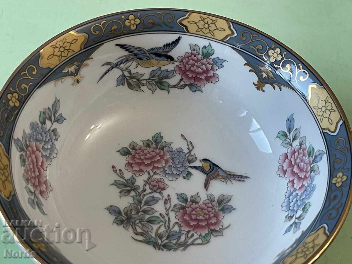 Auction  Beautiful porcelain bowl