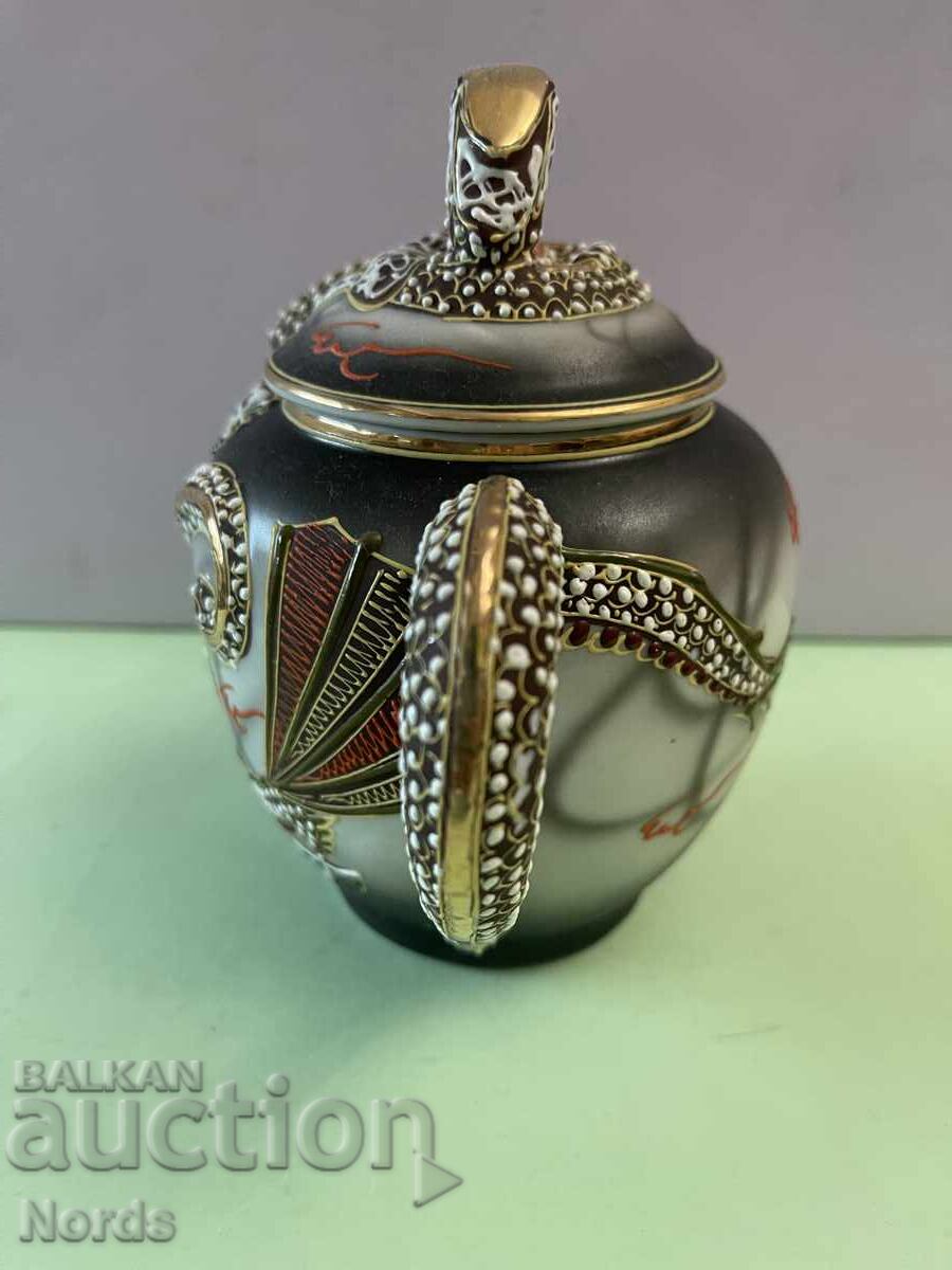 Delivery of Japanese porcelain teapot