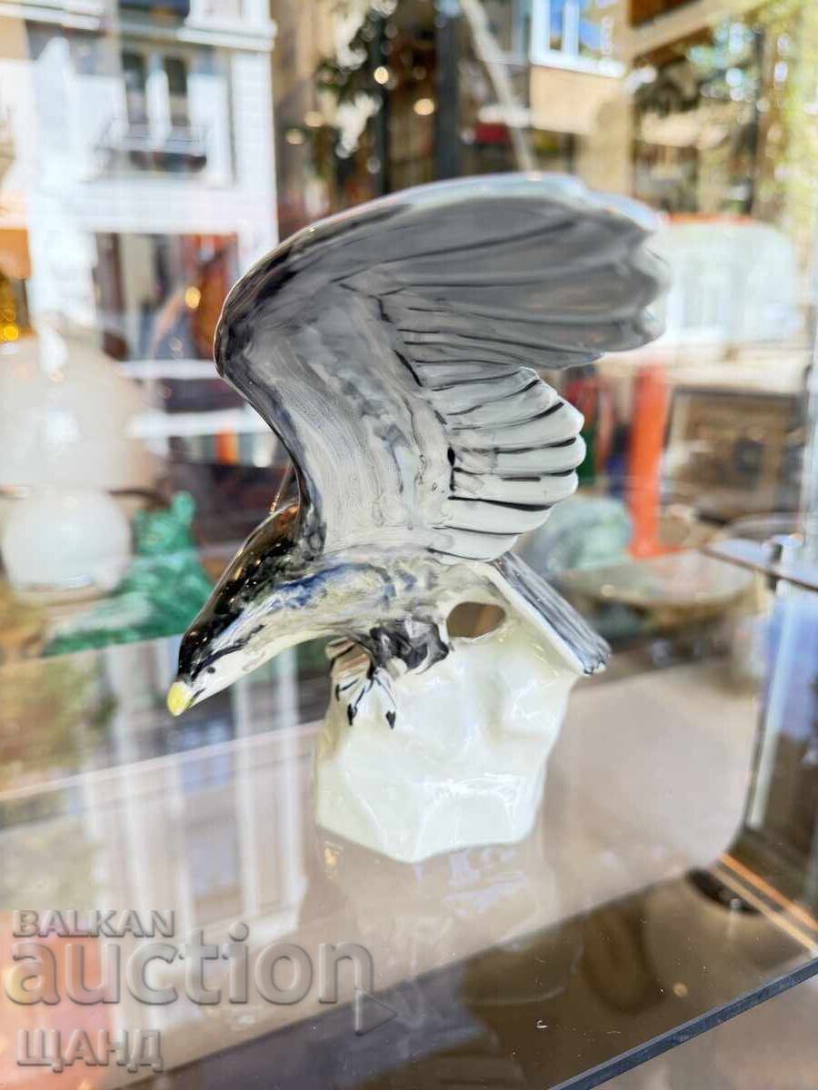 Figurină veche bulgărească din porțelan Vultur Stalin Vidin 1960 cu preț € 3.50 | 6.85 BGN