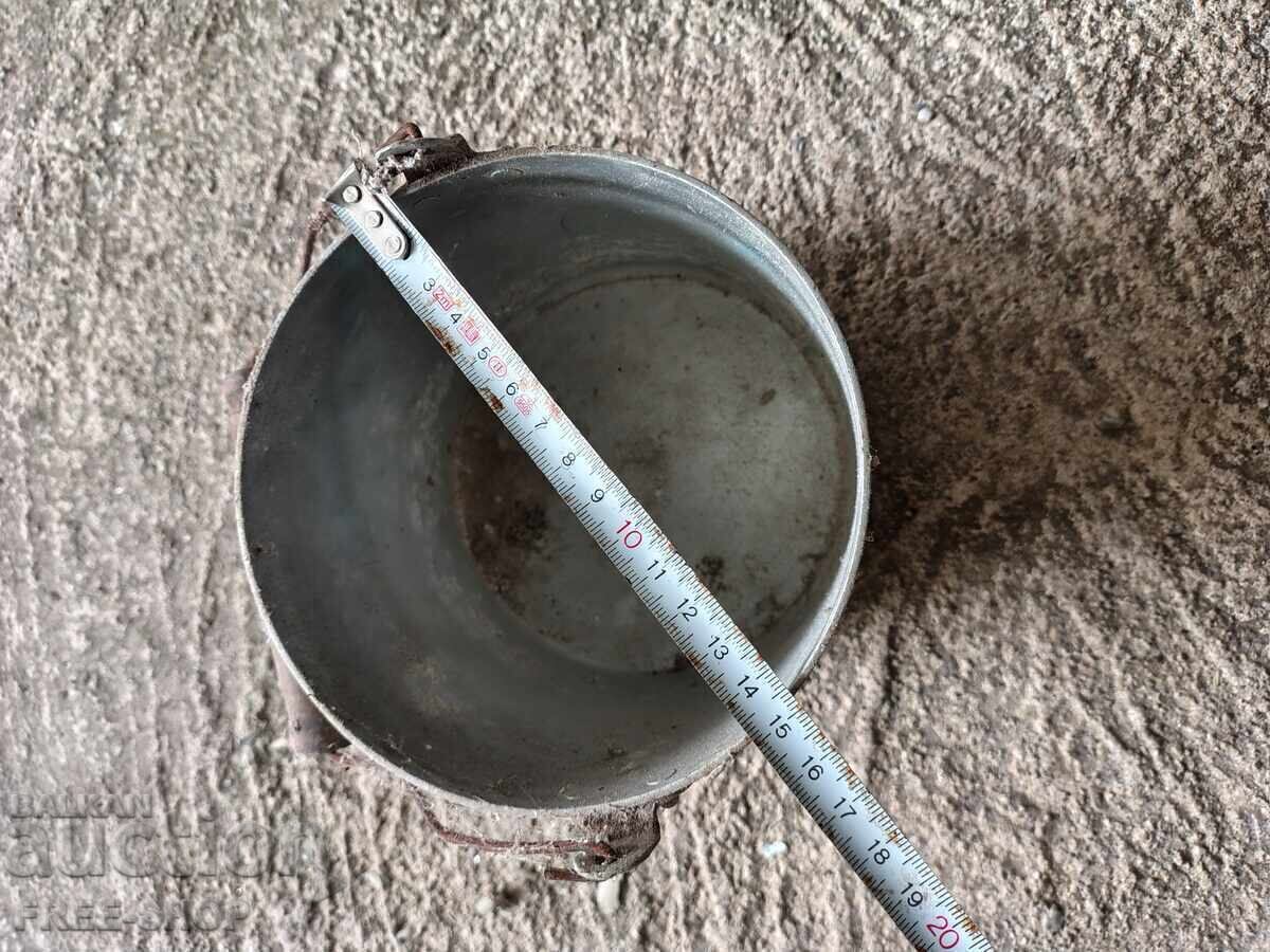 Licitație Vase vechi din aluminiu pentru lapte