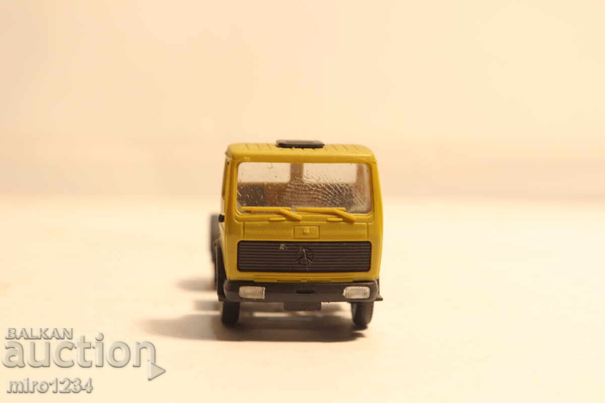 Licitație H0 1/87 KIBRI MERCEDES BENZ CAMION MODEL MAȘINUȚĂ