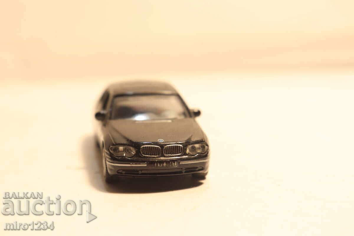 Licitație 1/72 BMW 7 MODEL MAȘINUȚĂ