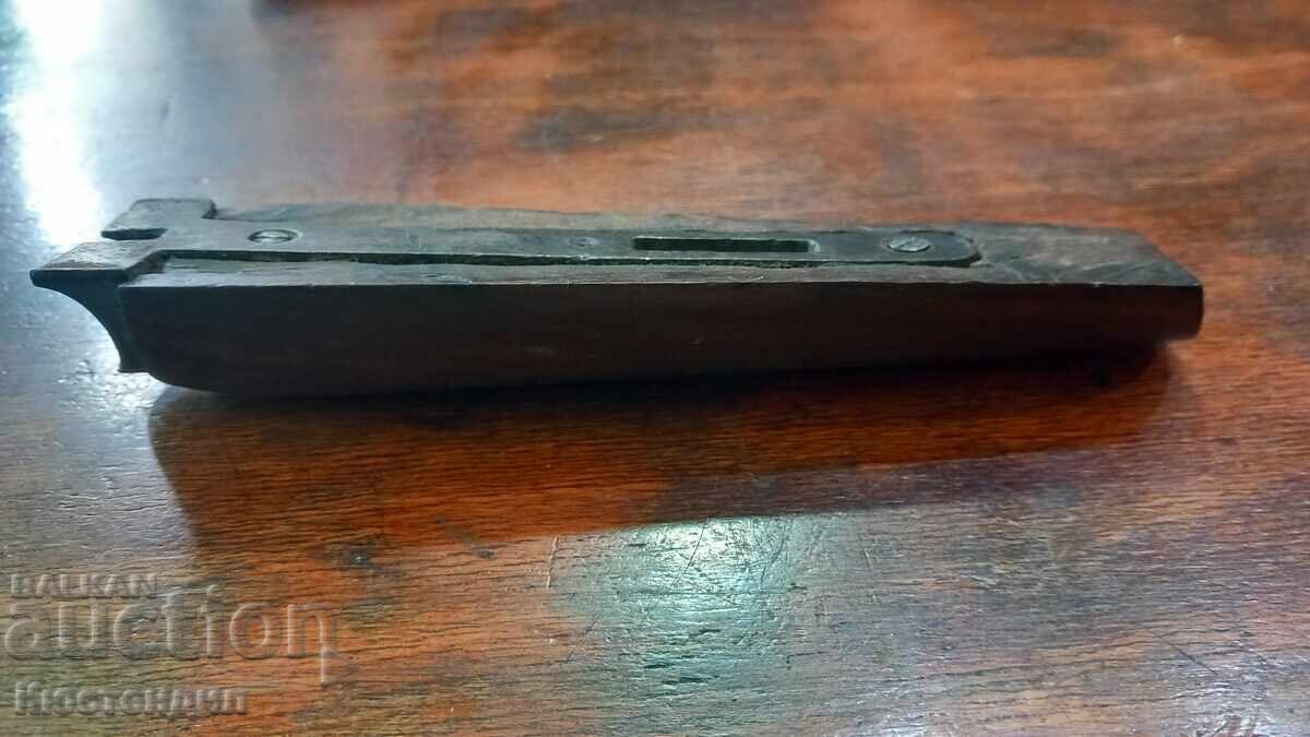 Delivery of Forend of a hunting shotgun