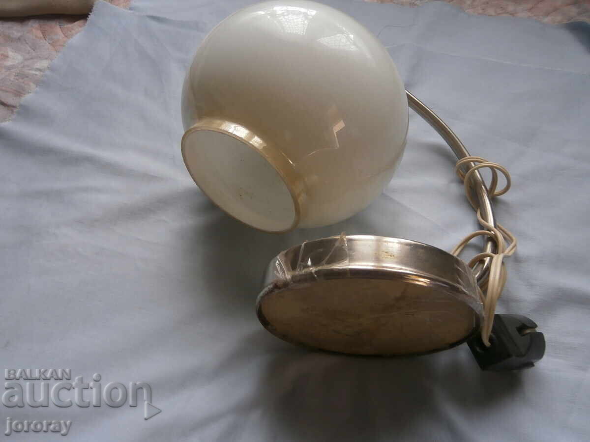 Auction  Vintage table lamp