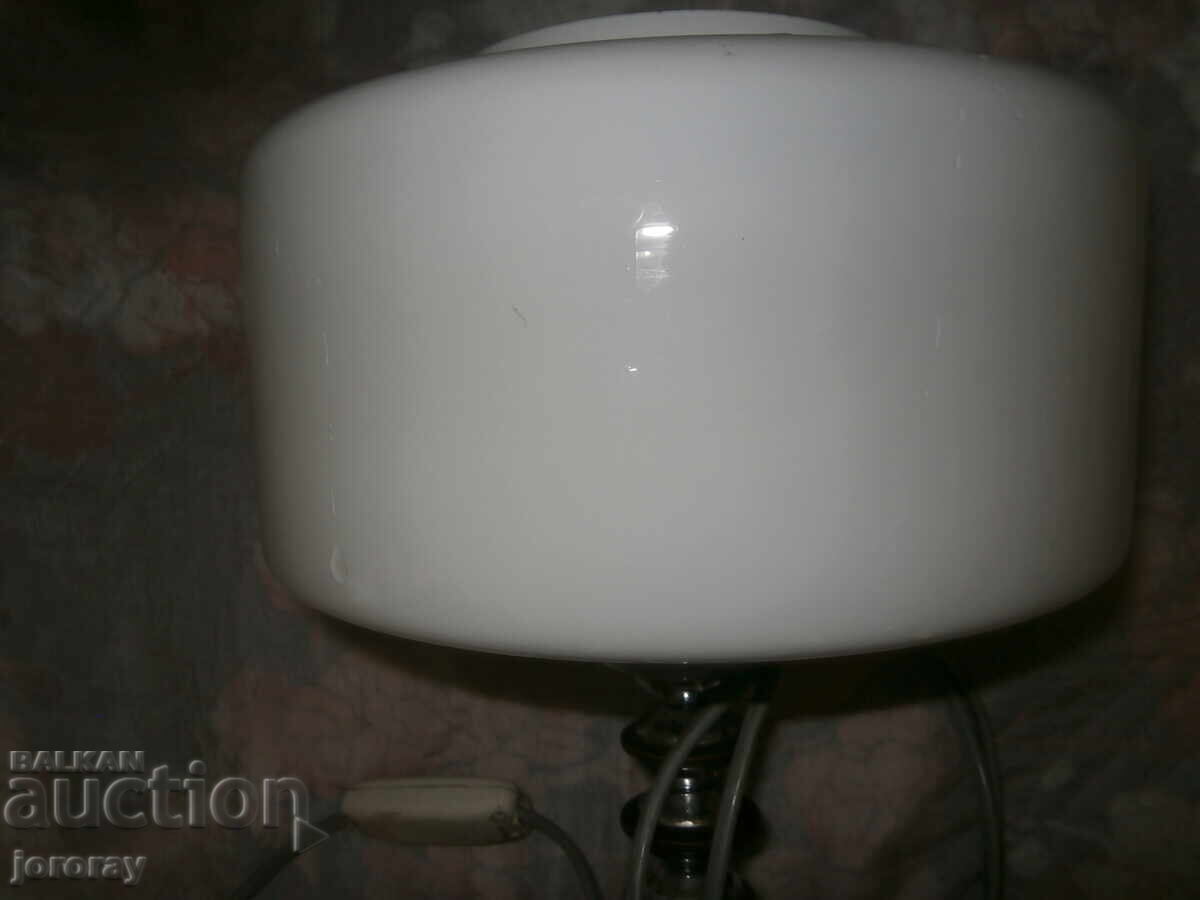 Vintage επιτραπέζιο φωτιστικό με τιμή € 10.00 | 19.56 BGN