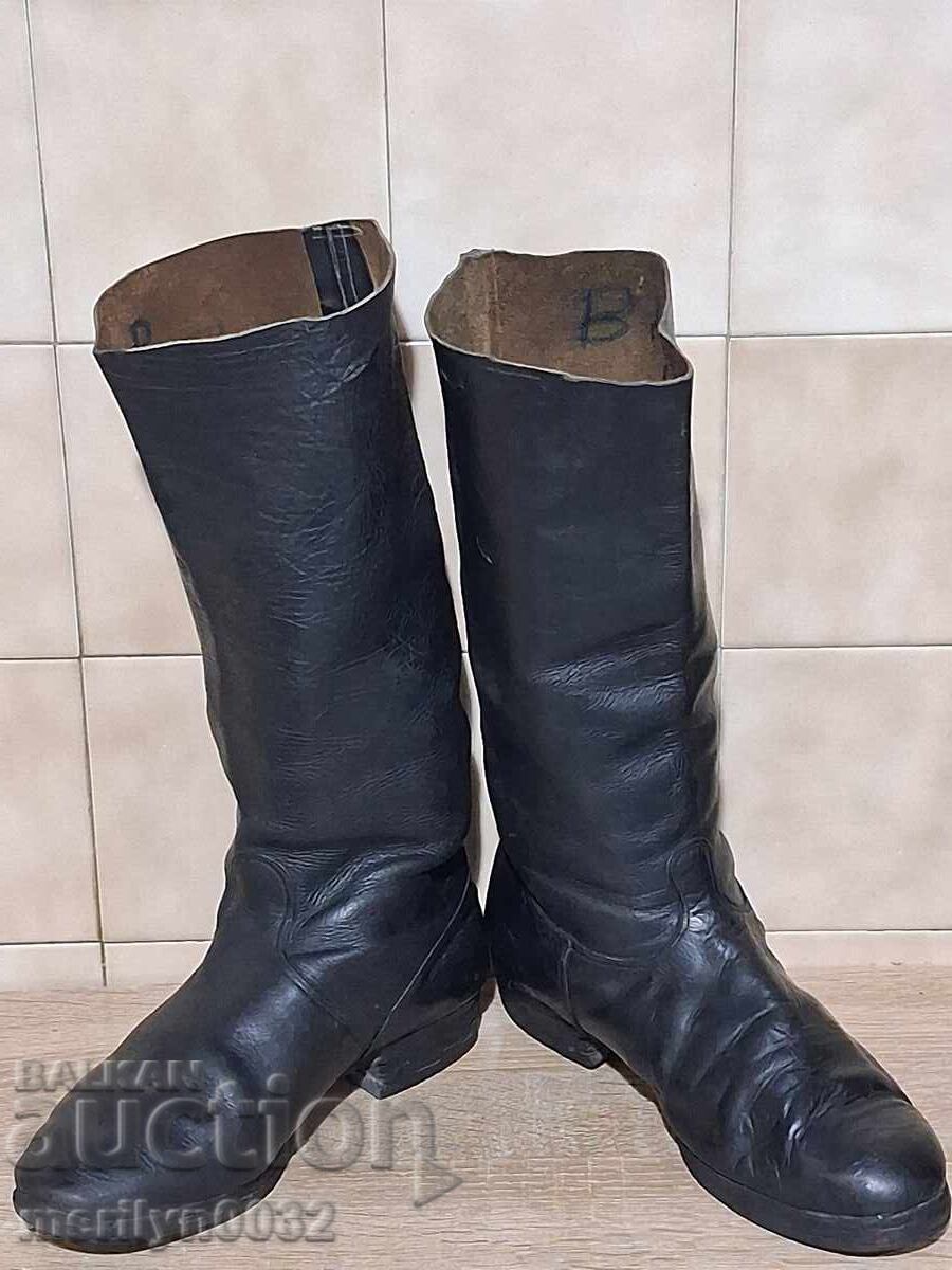 Δημοπρασία Παλιές δερμάτινες μπότες