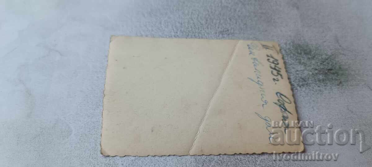 Снимка София Мъже пред Инвалидния дом 1945 с цена € 0.86 | 1.68 лв. Снимка София Мъже пред Инвалидния дом 1945 с цена € 0.86 | 1.68 лв.