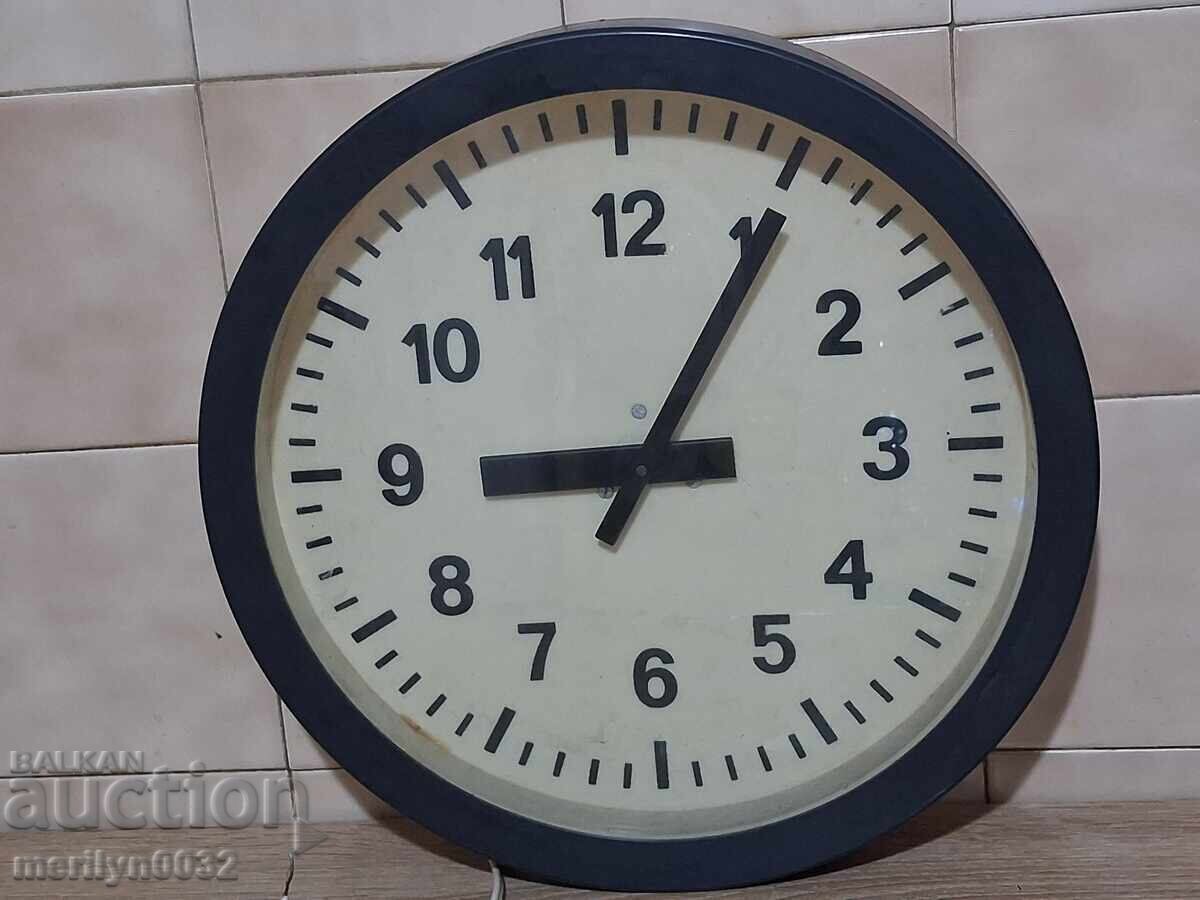 Ηλεκτρικό επιτοίχιο ρολόι από την εποχή του σοσιαλισμού, δεκαετίες '70-'80, ΛΔΒ με τιμή € 40.39 | 79.00 BGN