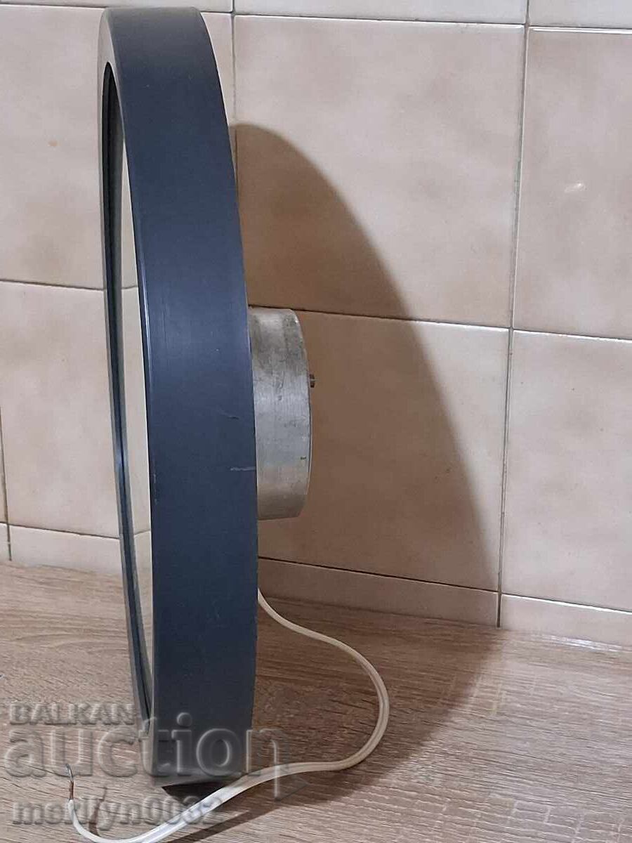 Παράδοση Ηλεκτρικό επιτοίχιο ρολόι από την εποχή του σοσιαλισμού, δεκαετίες '70-'80, ΛΔΒ