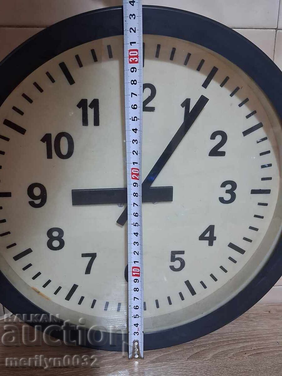Ηλεκτρικό επιτοίχιο ρολόι από την εποχή του σοσιαλισμού, δεκαετίες '70-'80, ΛΔΒ - 5