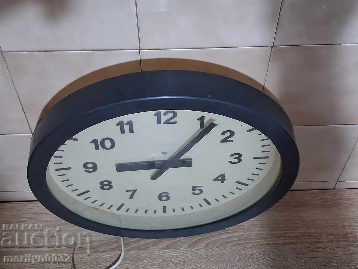 Ηλεκτρικό επιτοίχιο ρολόι από την εποχή του σοσιαλισμού, δεκαετίες '70-'80, ΛΔΒ - 6