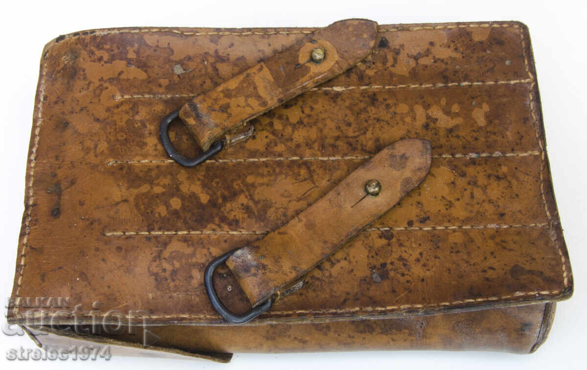 Auction Selling leather pouch (magazine pouch) Auction Selling leather pouch (magazine pouch)