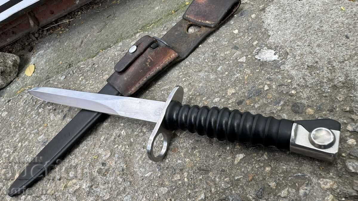 Доставка на Швейцарски щик нож Swiss Sturmgewehr 57 battle rifle    бзц