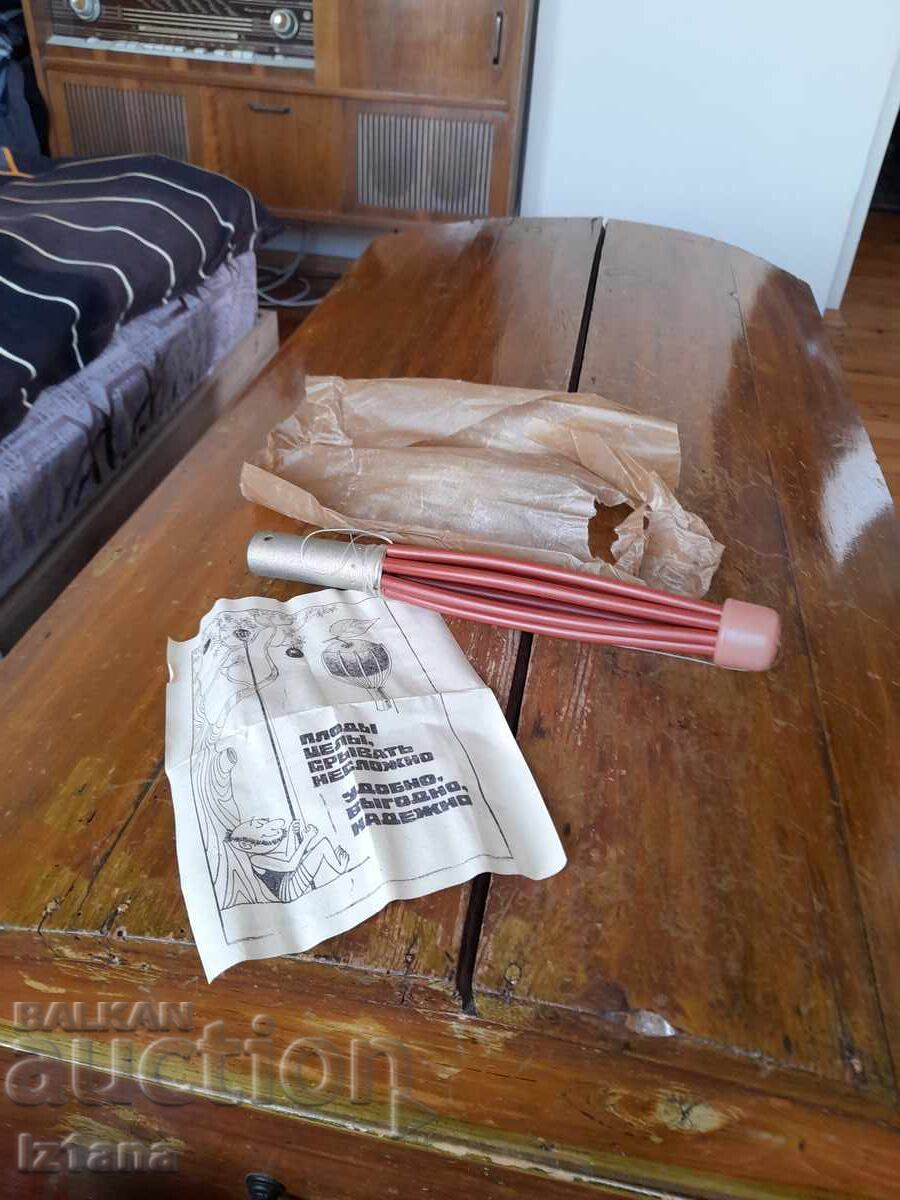 Μια παλιά συσκευή, ένα εργαλείο για το μάζεμα των φρούτων
