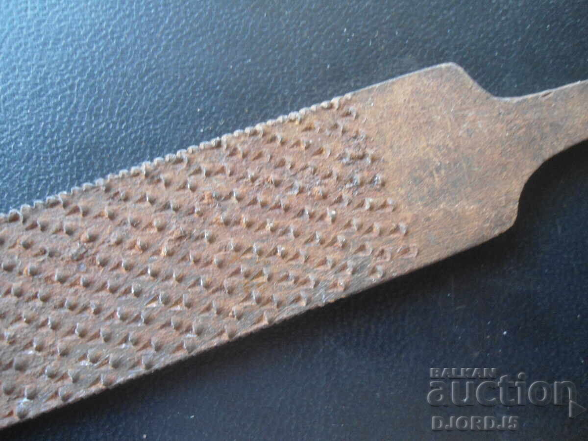 Delivery of Old saw, half-round