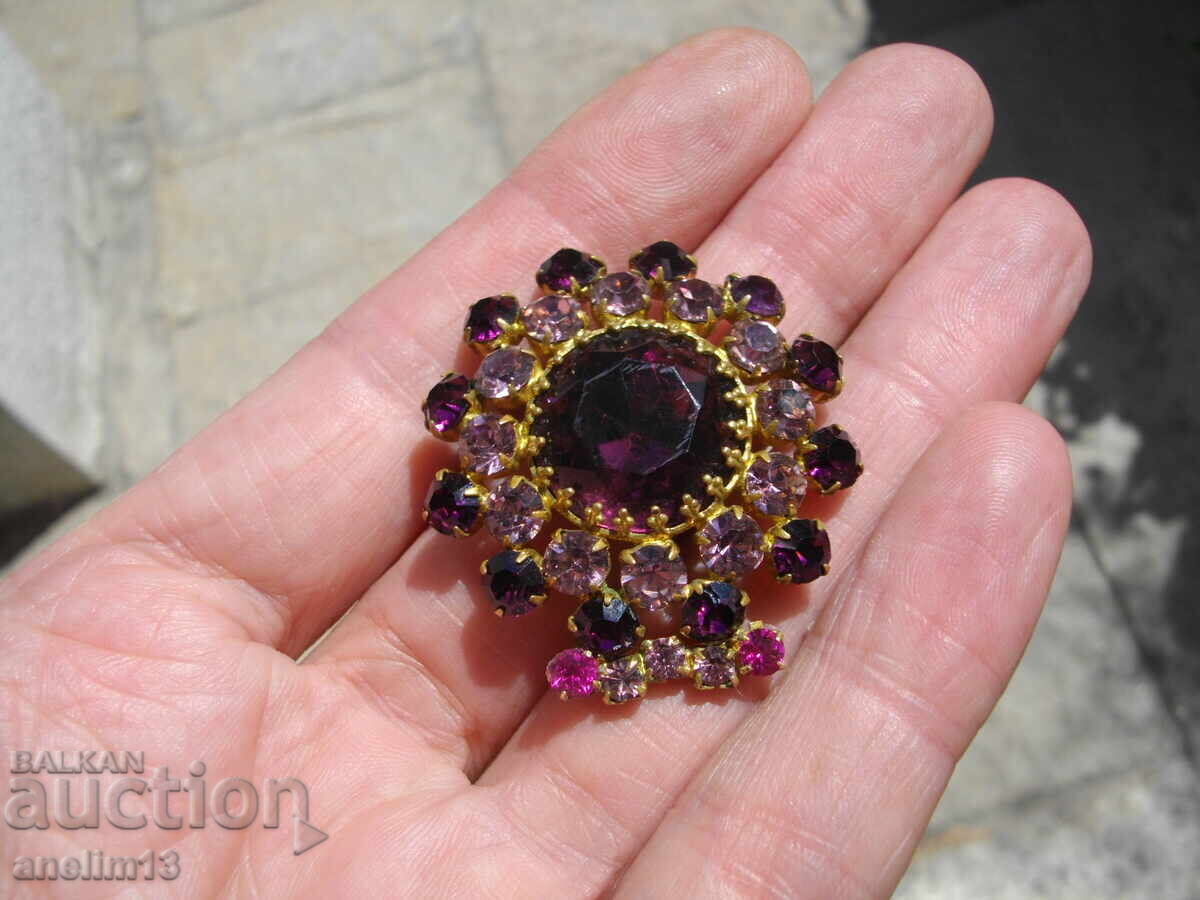Auction  OLD BROOCH