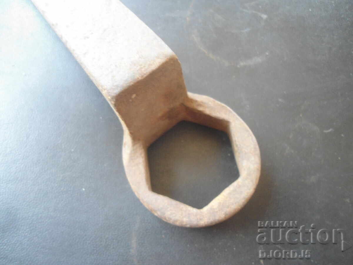 Licitație Cheie veche forjată, căruță, trăsură