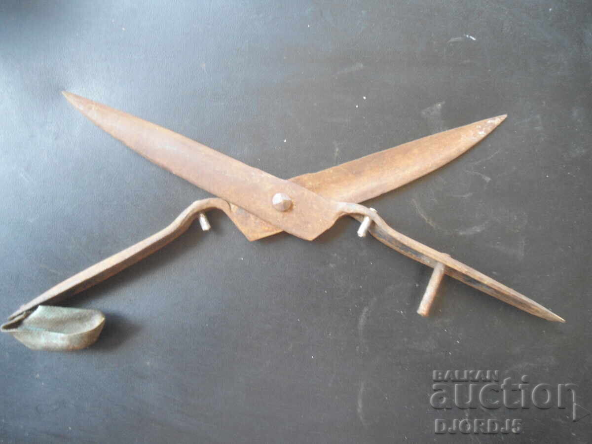 Old forged scissors with price € 1.50 | 2.93 BGN