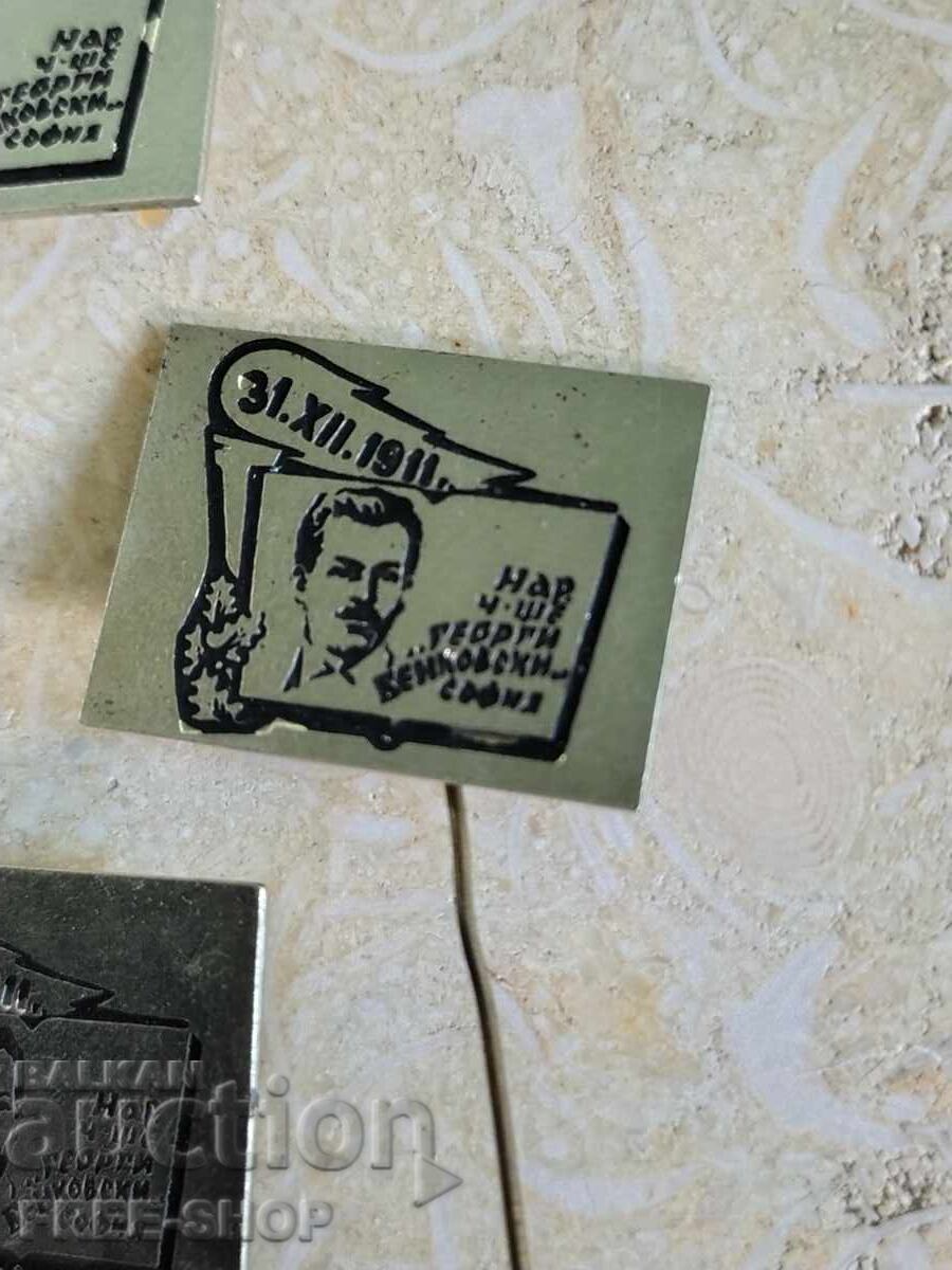 Licitație O mulțime de insigne