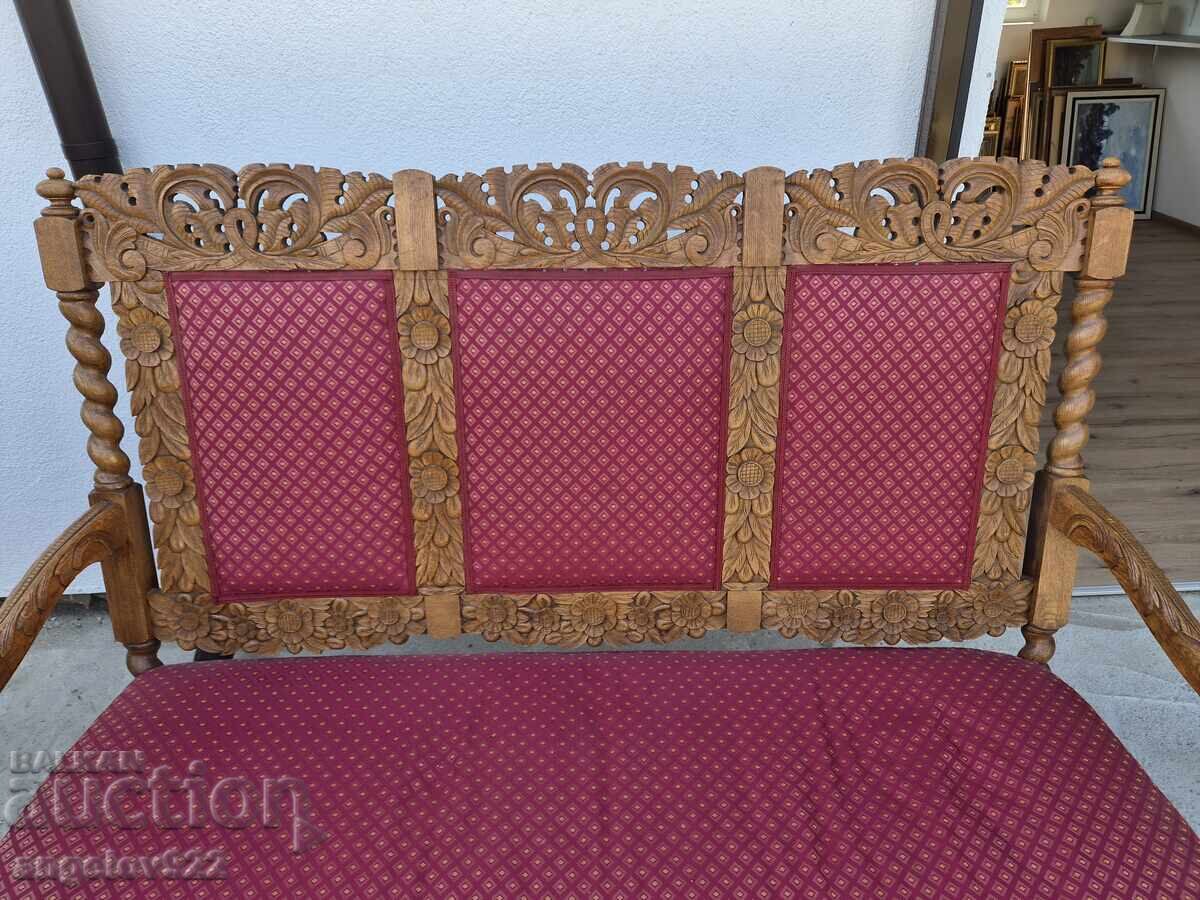 Auction Vintage antique Victorian Gothic style sofa!!! Auction Vintage antique Victorian Gothic style sofa!!!