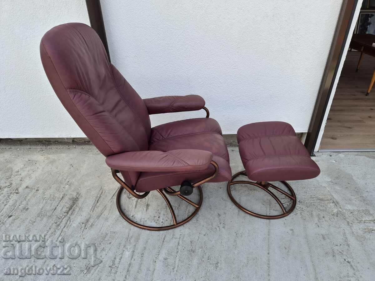 Όμορφη δερμάτινη πολυθρόνα με λειτουργία ύπνου και σκαμπό!!! με τιμή € 0.01 | 0.02 BGN