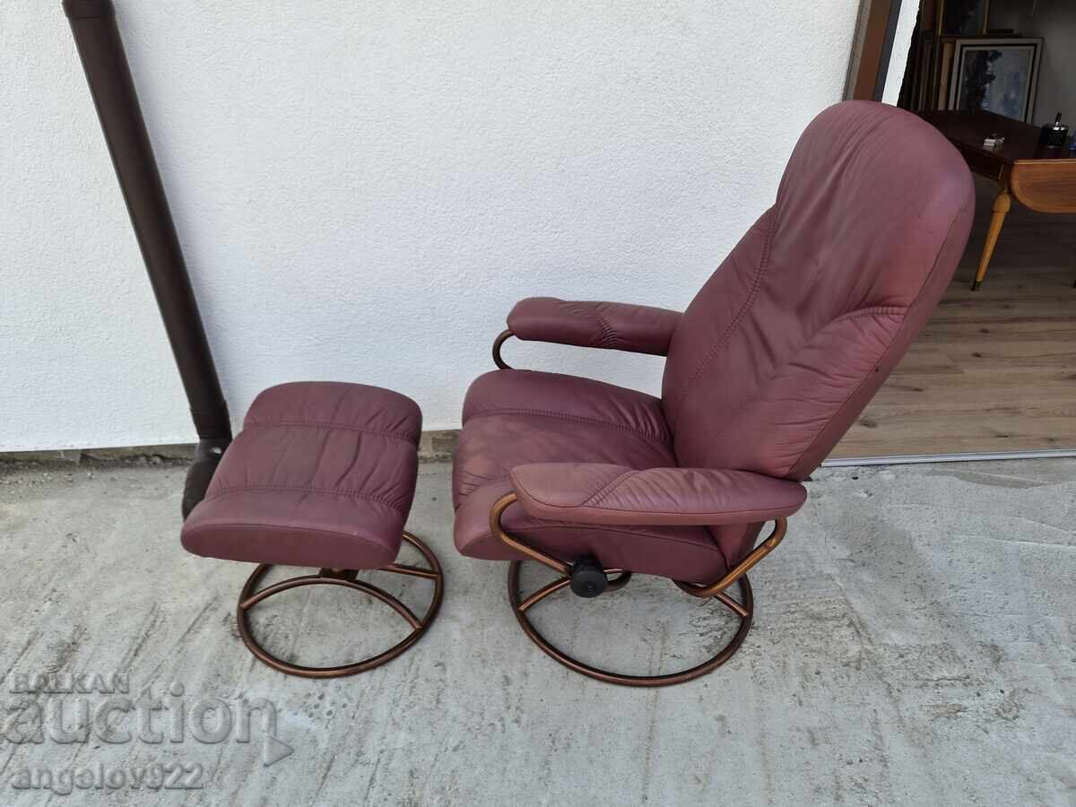 Όμορφη δερμάτινη πολυθρόνα με λειτουργία ύπνου και σκαμπό!!! - 7