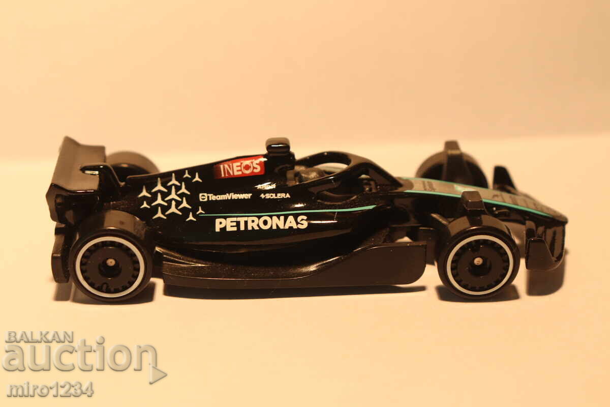 Livrarea MODEL 1/64 HOT WHEELS MERCEDES BOLID FORMULA 1 PETRONAS