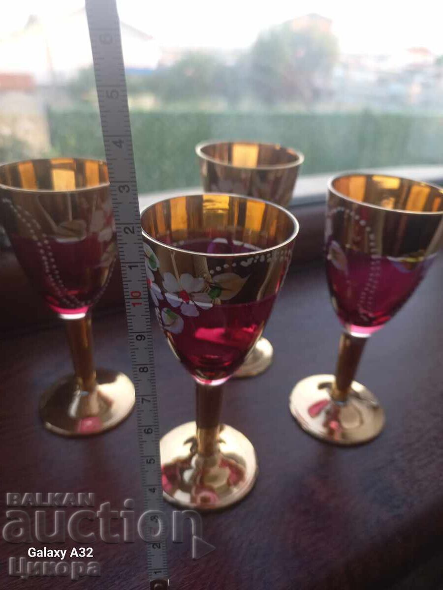 Licitație UNICAT SERVICIU VECHI DIN STICLĂ COLORATĂ PENTRU RAKI CU STICLĂ COLORATĂ