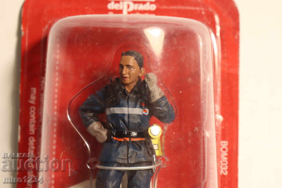 DEL PRADO FIREMAN FIREFIGHTER FIGURINE UNIFORM with price € 0.01 | 0.02 BGN DEL PRADO FIREMAN FIREFIGHTER FIGURINE UNIFORM with price € 0.01 | 0.02 BGN