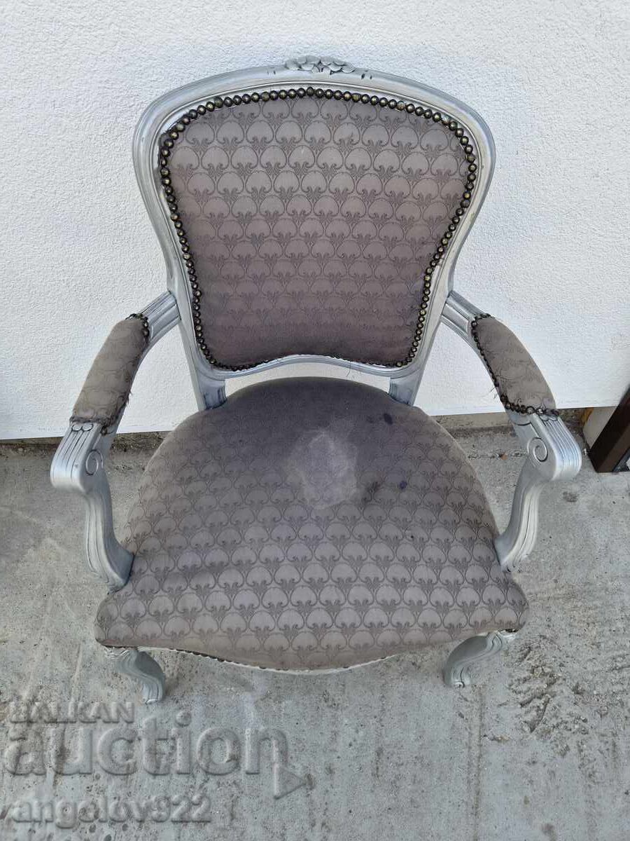 Auction  Beautiful vintage solid wood chair!!!