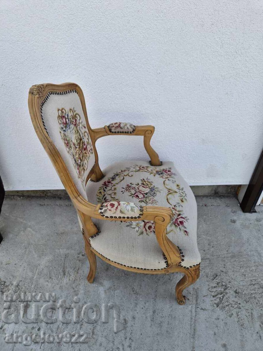 Delivery of Beautiful vintage solid wood chair!!! Delivery of Beautiful vintage solid wood chair!!!