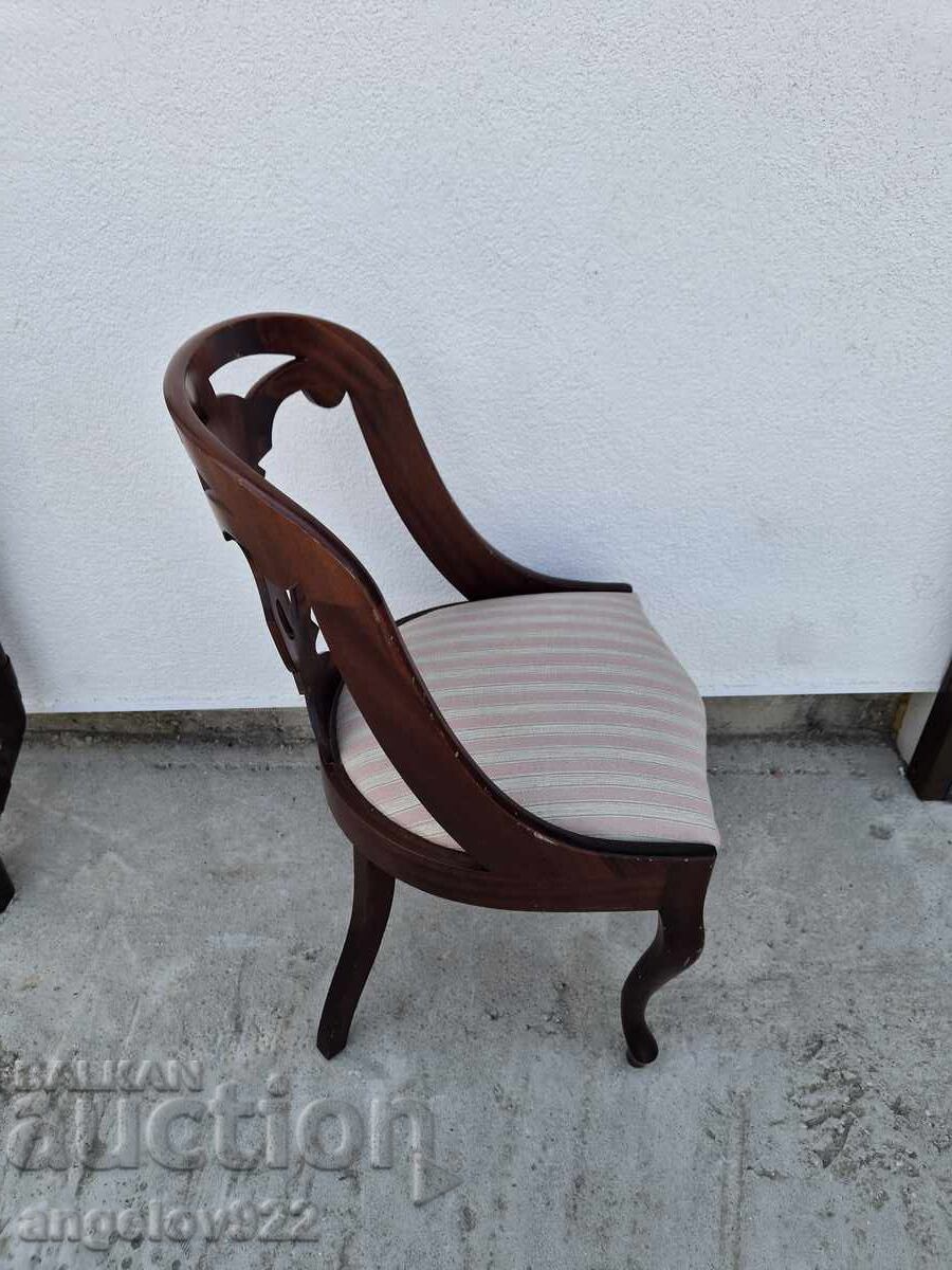 Auction  Beautiful vintage solid wood chair!!!