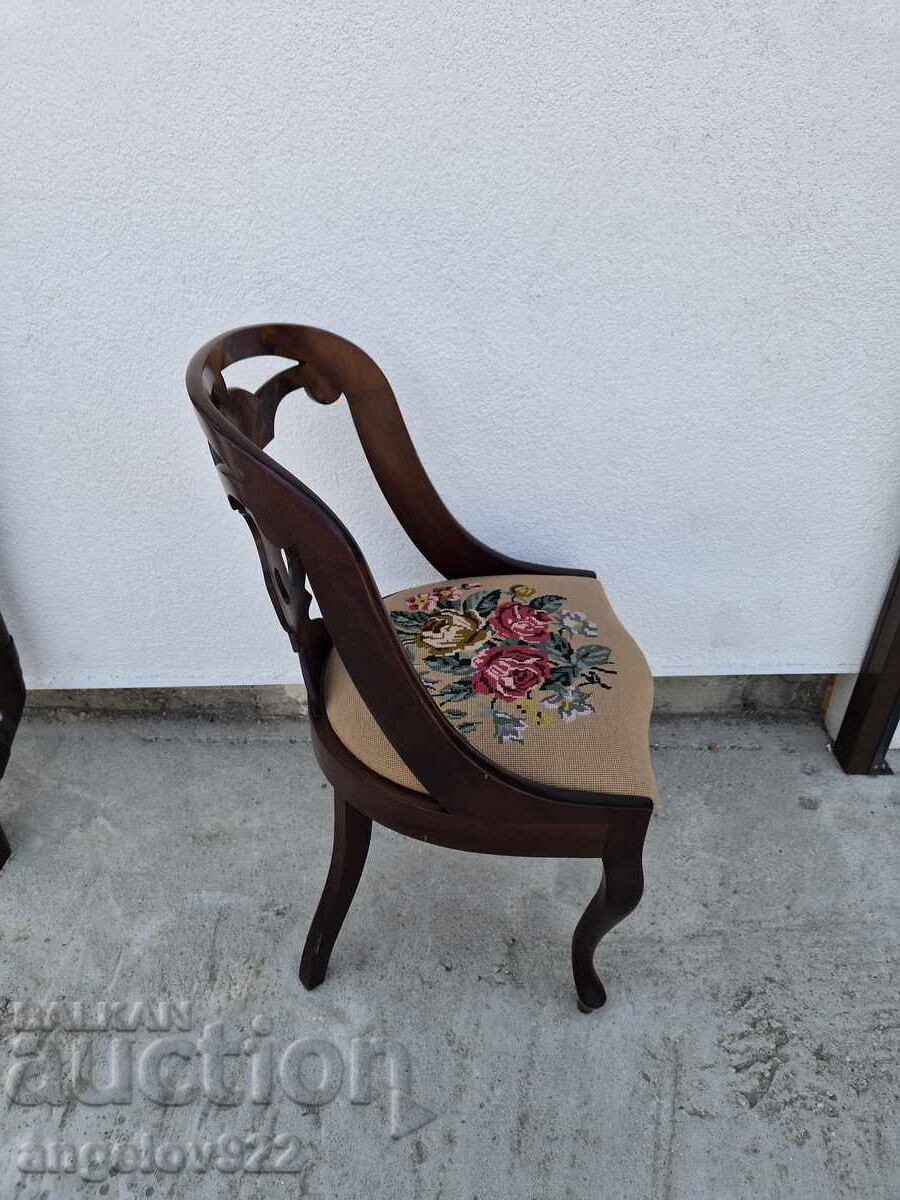 Livrarea Scaun vintage din lemn masiv, frumos!!!