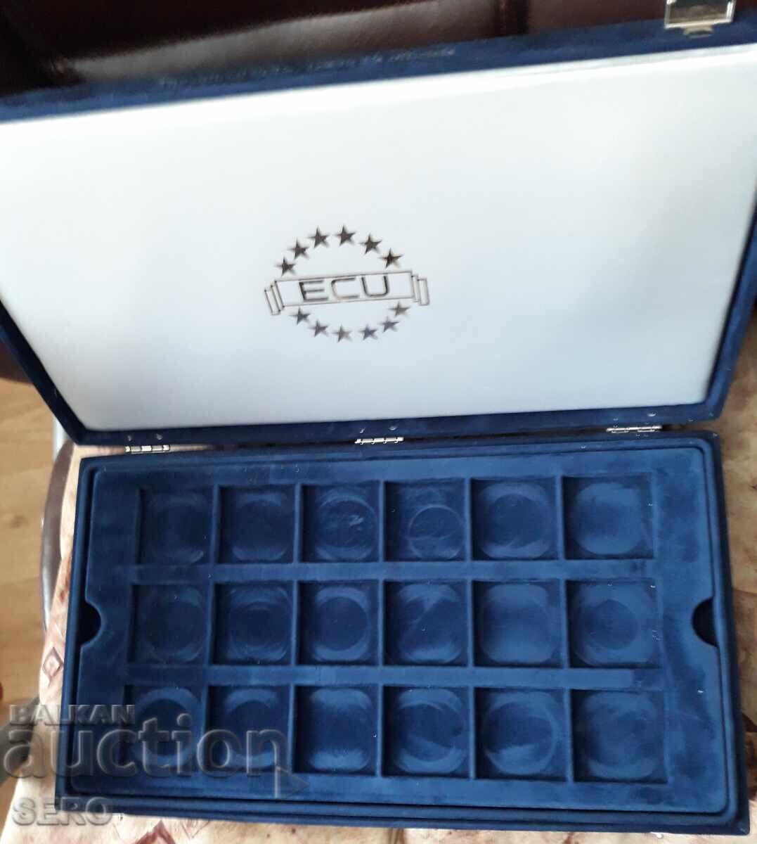 Box with 3 trays for 54 coins with a size of 48-50 mm with price € 12.01 | 23.49 BGN