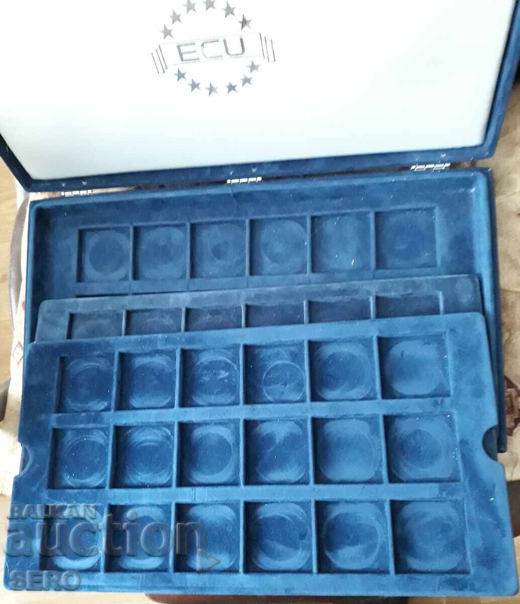 Auction  Box with 3 trays for 54 coins with a size of 48-50 mm