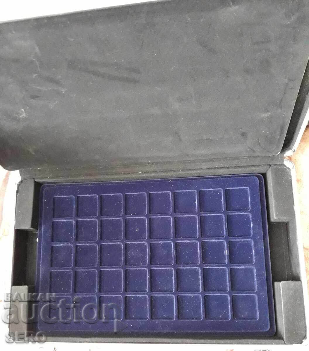 Coin case with 3 trays/2 or 3 missing/for 88 coins with price € 10.01 | 19.58 BGN