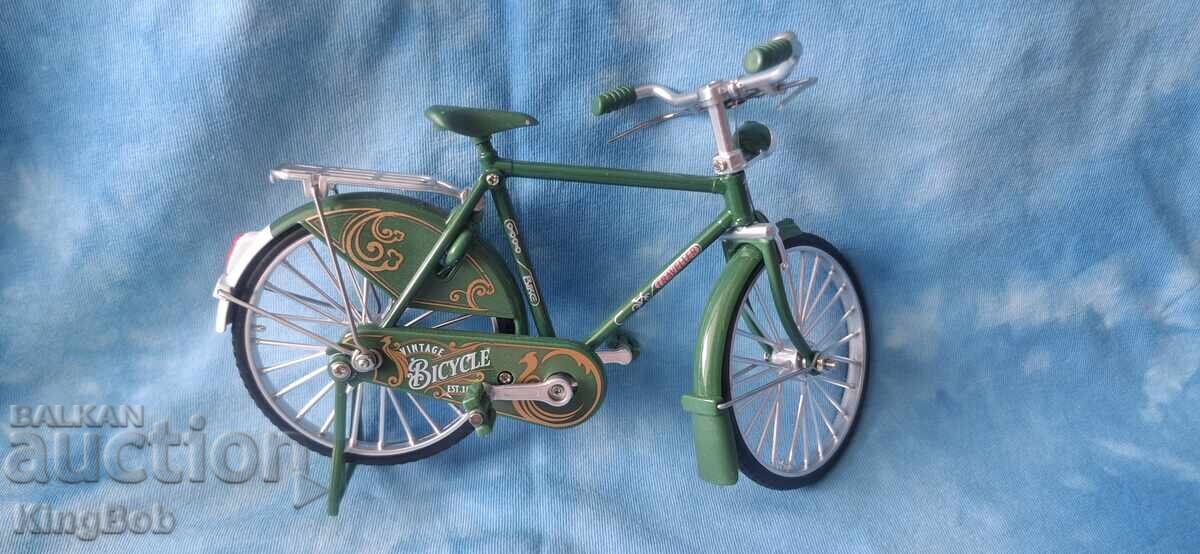 Licitație BICICLETĂ ELEGANTĂ - CA UNA ADEVĂRATĂ